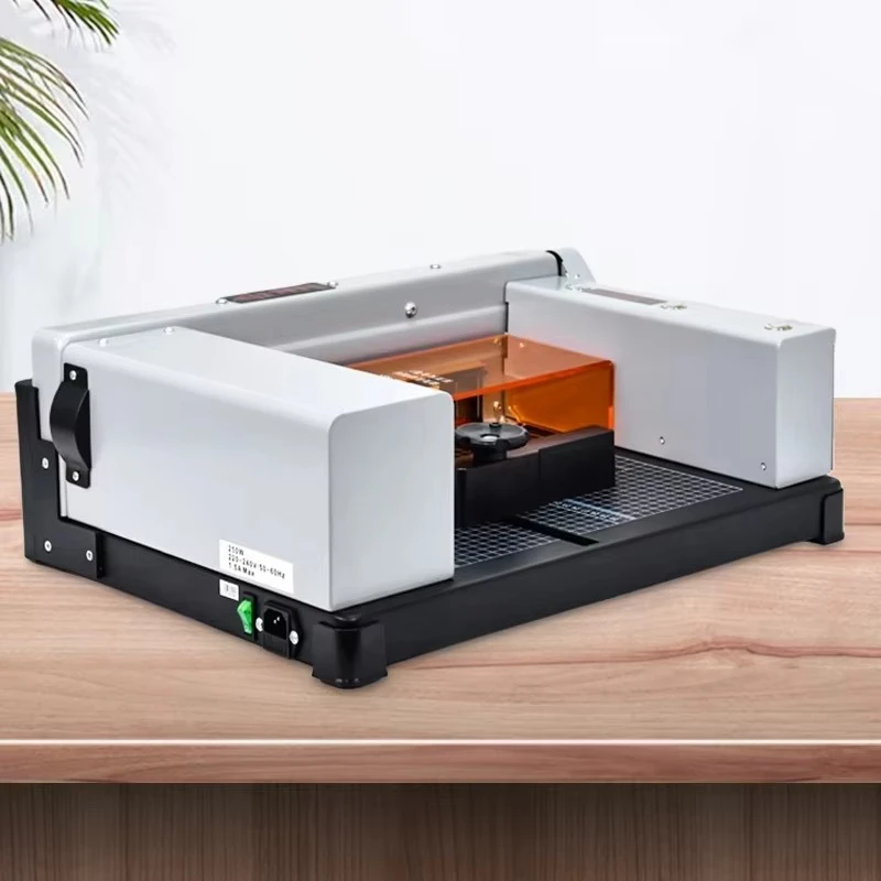 Commercial Printing Factory - Der Schneider in kommerzieller Qualität ist